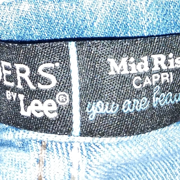 Capri Jeans - Picture 2 of 4